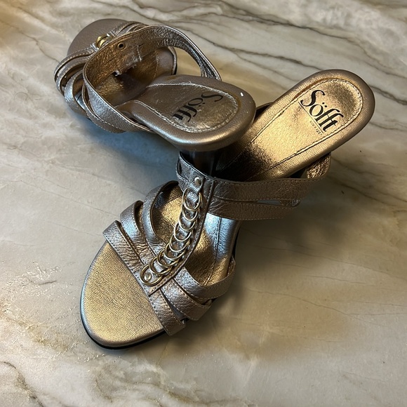 Soft Sandals, Kitten Heel Sz 8 - Picture 5 of 14
